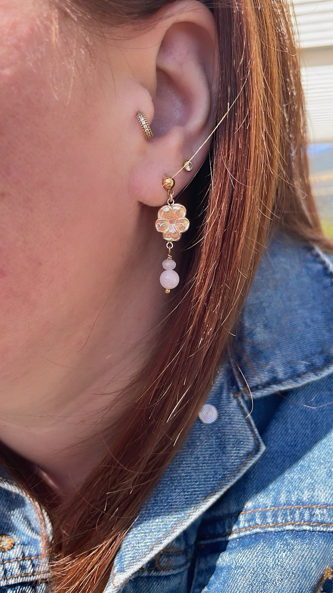 Boucles d’Oreilles Floraison – Pierres Naturelles & Fleur d’or 🌸