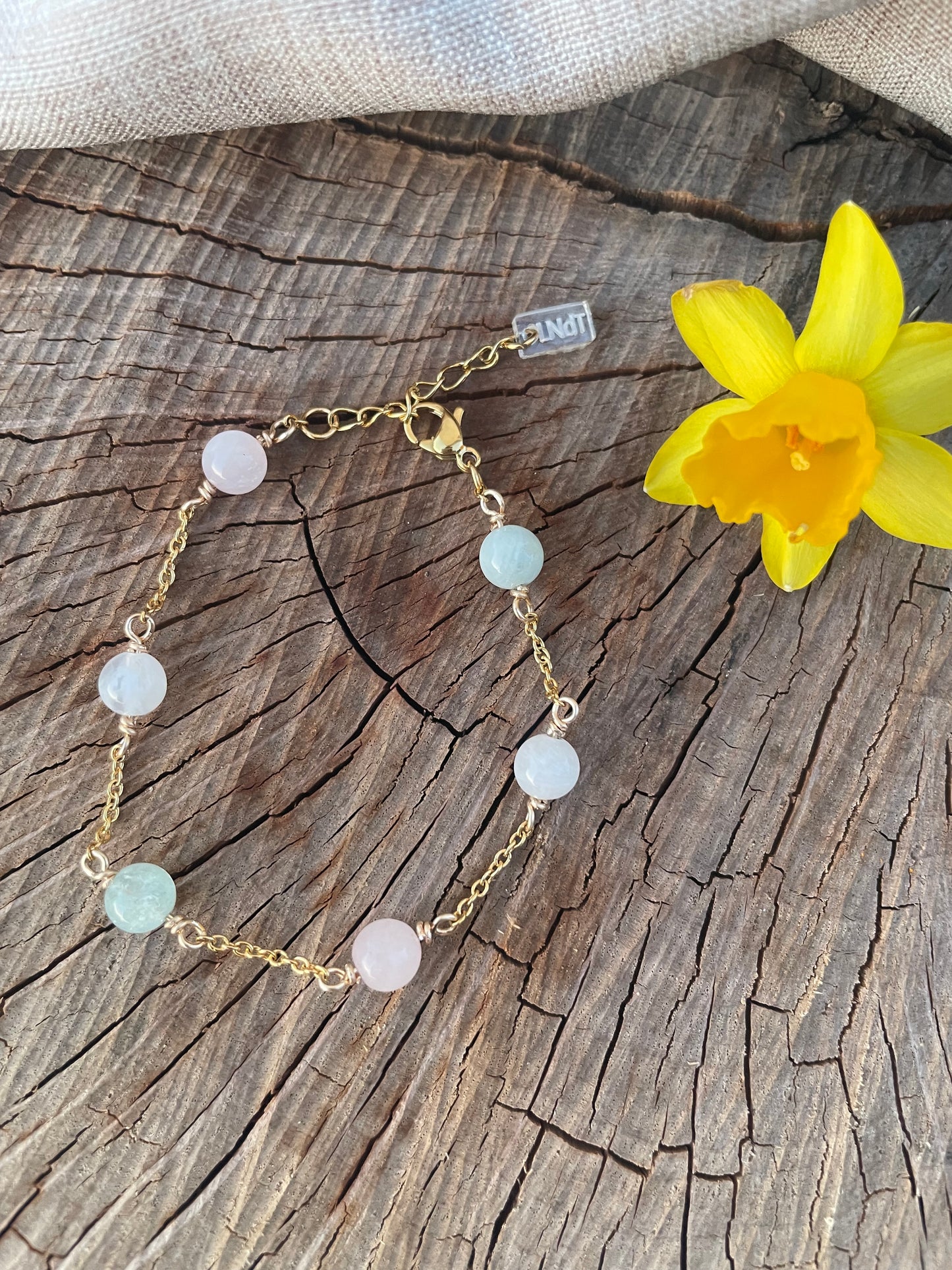Bracelet Source d’Ostara – Aigue-Marine, Quartz Rose & Pierre de Lune 🌙