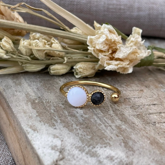 Mother-of-pearl and Labradorite ring – Gold plated