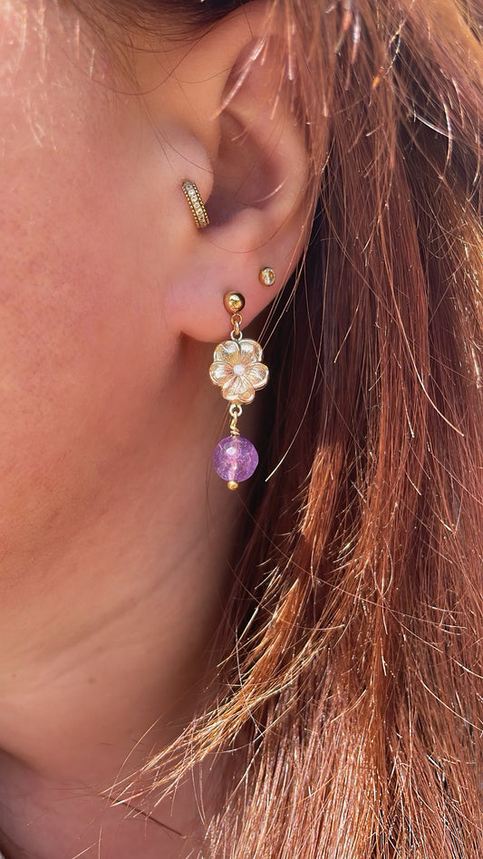 Boucles d’Oreilles Floraison – Pierres Naturelles & Fleur d’or 🌸