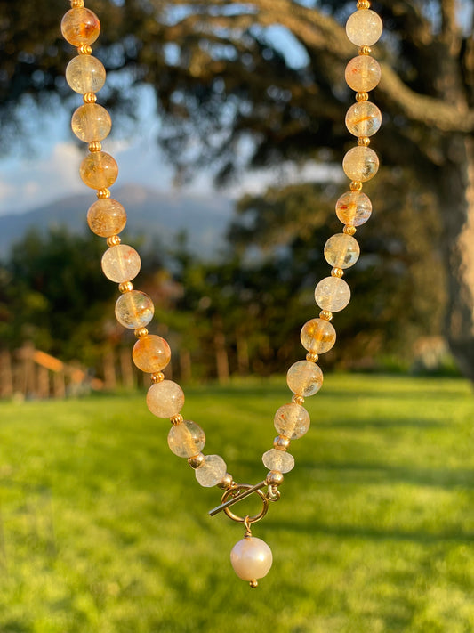 Collier Rayon d'Ostara Citrine et Perle de culture - Bijou énergie solaire